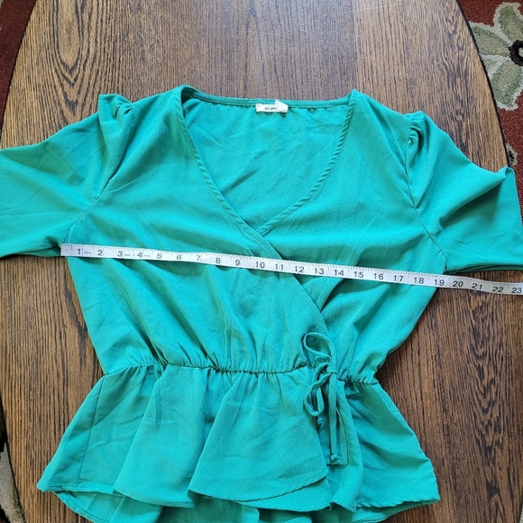 Francesca's Miami Green Peplum Wrap Across Bell Sleeve Blouse Size Women Medium - Picture 5 of 9